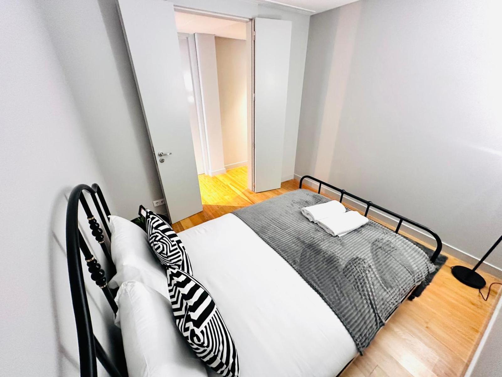 The Eca De Queiroz House - No Cv E - Three-bedroom * Lisboa
